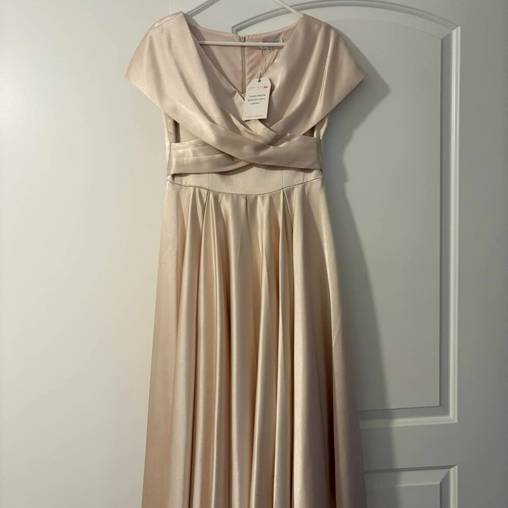 Ivy City Co Satin Midi Dress - Champagne